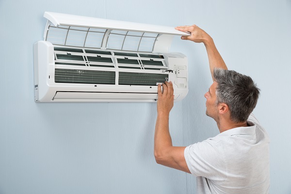 Instalação de climatização pela equipe Refrilar